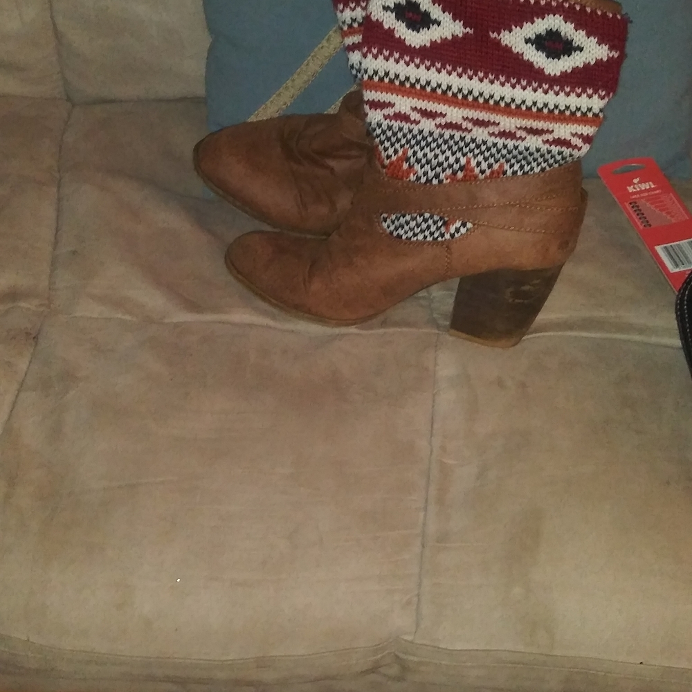 Boots - Picture 2 of 6